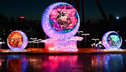 十二城同辉，匠心耀新春 “华侨城·自贡灯会”盛大启幕，彩灯艺术点亮中国年